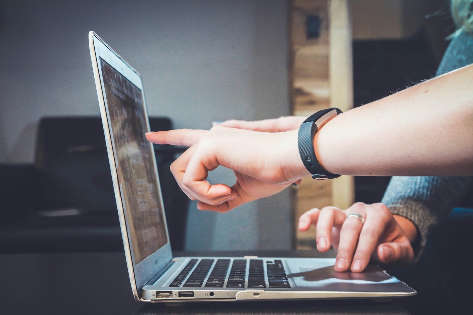 Users learning new product features independently, step by step